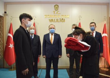 Türk Bayrağı Çanakkale’ye ulaştırılmak üzere Zonguldak’ta