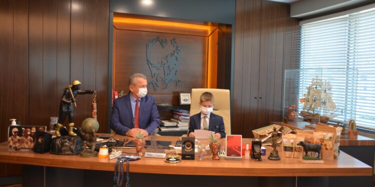 Koltuğa Topçu oturdu