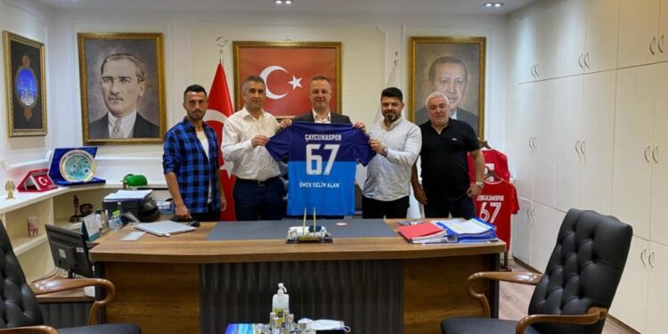 Zonguldak Belediye Başkanı Alan’a ÇAYCUMASPOR FORMASI