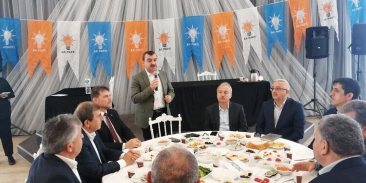 Ak Partililer kahvaltıda buluştu