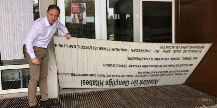 Atatürk’ün Gençliğe Hitabesi ‘Mazgal kapağı’ oldu!