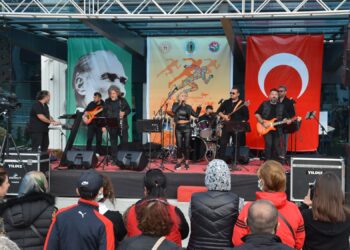 Maske Orkestrası Çaycumalıları coşturdu