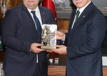 DAVUTOĞLU GMİS’İ ZİYARET ETTİ