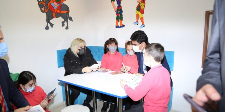 Çaycuma’da iki okulda daha kütüphaneler açıldı