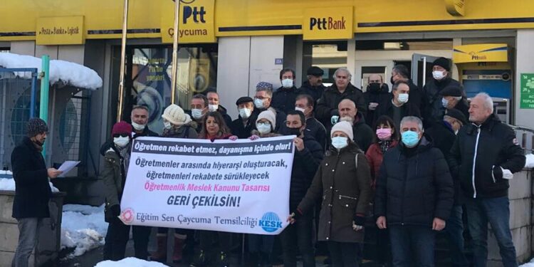 Çaycuma’da Öğretmenlik Meslek Kanunu Tasarısı’nın geri çekilmesi için faks çekildi