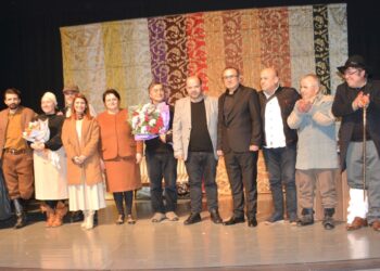 “ÇEHOV OYUNLARI” İZLEYİCİLERİN İÇİNİ ISITTI