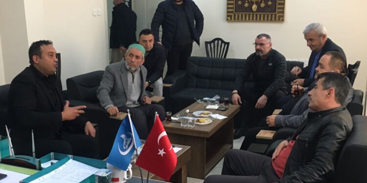 KIZILBEL KÖYÜ SAKİNLERİ MHP İLÇE BAŞKANLIĞINI ZİYARET ETTİ