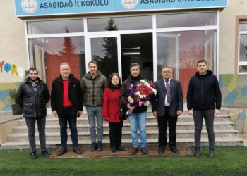5 yıl sonra göreve iade edilen Gökhan öğretmen okulunda ziyaret edildi
