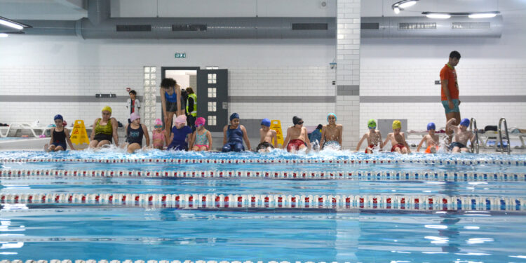 Yüzme havuzuna büyük ilgi