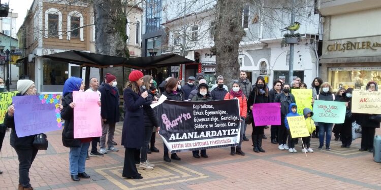 ÇAYCUMA’DA KADINLAR; YOKSULLUĞA, ŞİDDETE, SÖMÜRÜYE VE SAVAŞA KARŞI ALANDAYDI