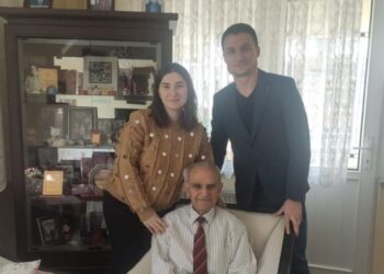 Minikler Hayrullah öğretmeni unutmadılar
