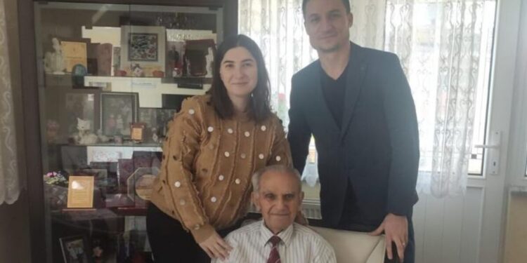 Minikler Hayrullah öğretmeni unutmadılar