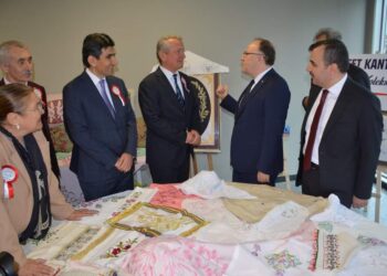 Büyük buluşma sergi açılışlarıyla başladı