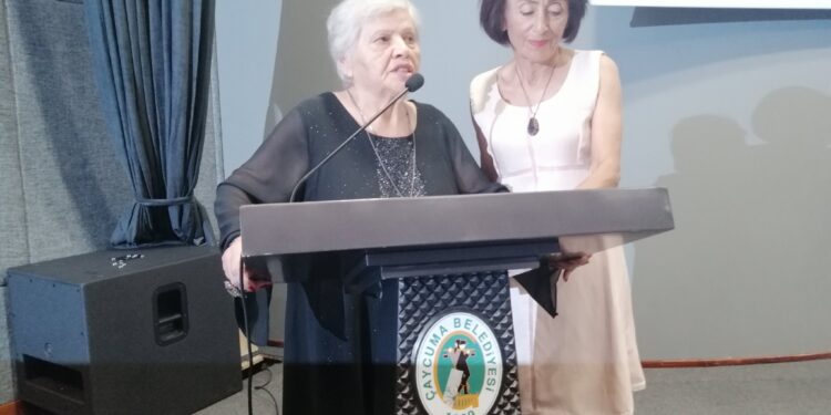 ŞİİRLERİYLE AVNİYE BARUÖNÜ