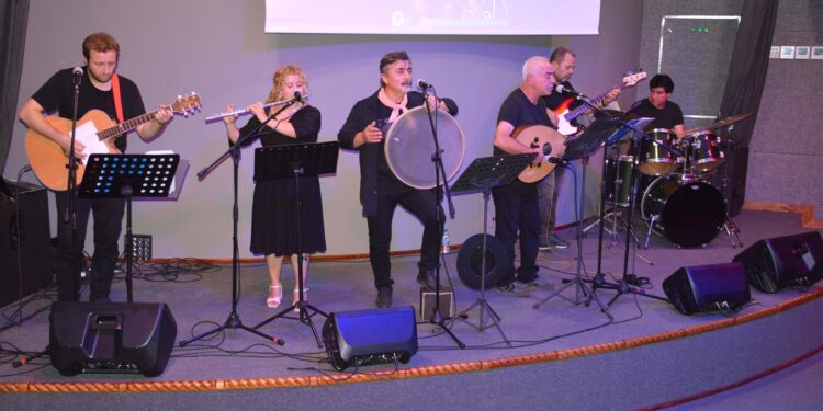 Kömür Karası büyük alkış aldı