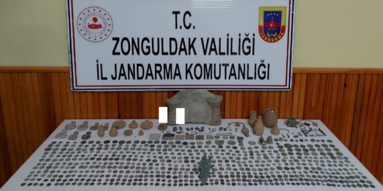 CAMİDE 886 PARÇA TARİHİ ESER ELE GEÇİRİLDİ